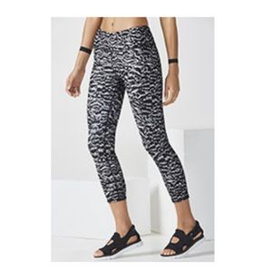 Fabletics Capri patterned leggings